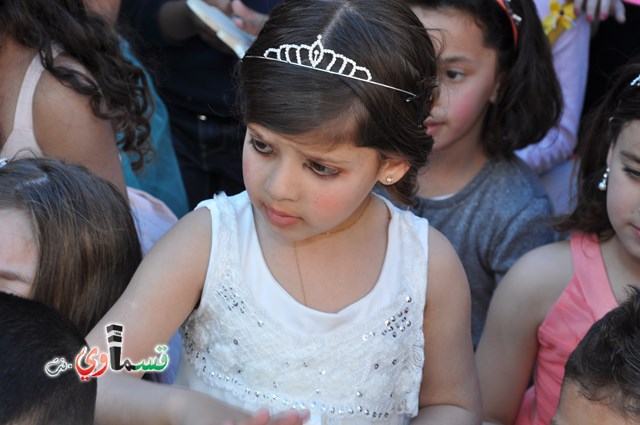 كفرقاسم – فيديو: بساتين الامل, السلام , والمحبة تحتفل بعيد الام على انغام عمو انس وجوقته ..